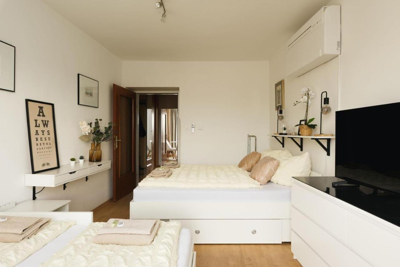 Apartment Zentral Direkt An U-Bahn Station เวียนนา ภายนอก รูปภาพ