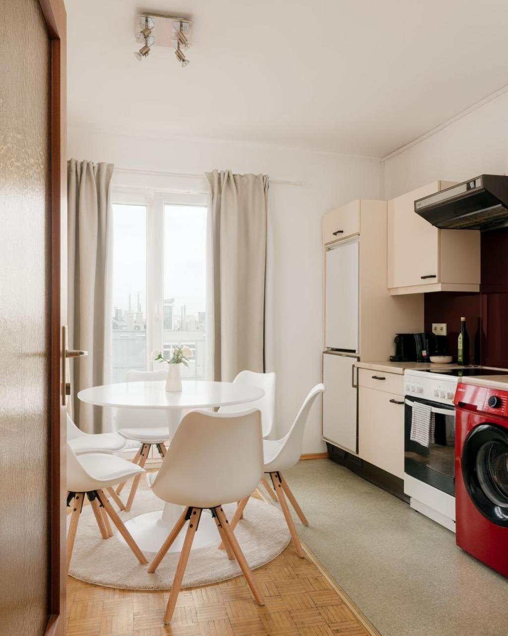 Apartment Zentral Direkt An U-Bahn Station เวียนนา ภายนอก รูปภาพ