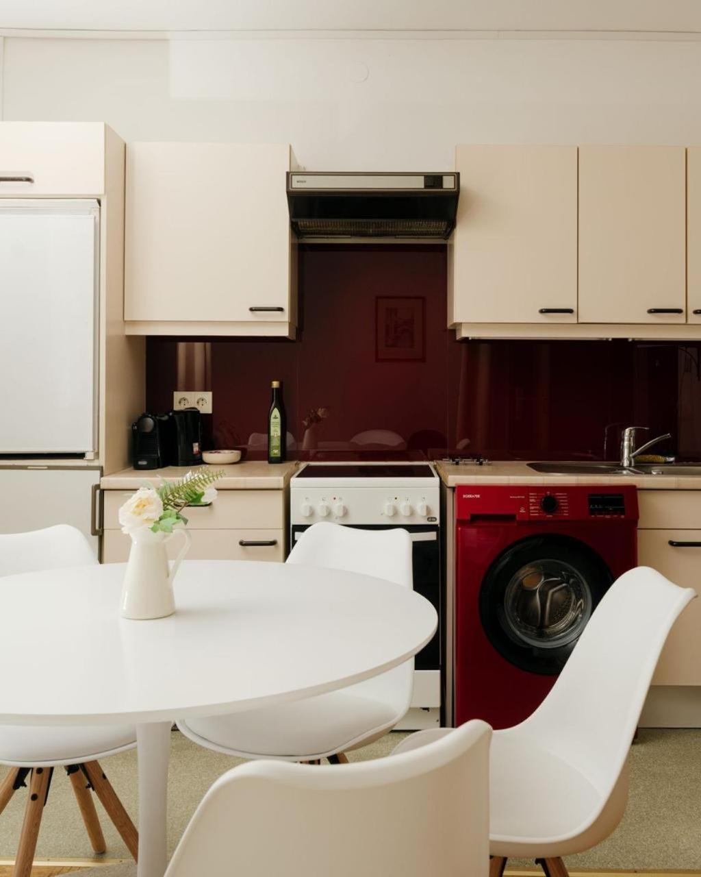 Apartment Zentral Direkt An U-Bahn Station เวียนนา ภายนอก รูปภาพ
